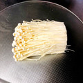 azbjbn's cooksnap of when they made 台所を汚さない、エノキの切り方＆洗い方♪.