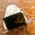 雛鳥と親鳥's cooksnap of when they made 白だしで♡ ごま油の和風オイルおにぎり.
