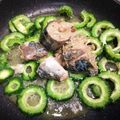 katsumeshi's cooksnap of when they made ゴーヤに鯖缶ぶっかけ炒め煮.