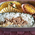 アルカママ's cooksnap of when they made 鶏そぼろと炒り卵のおにぎらず.