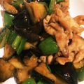 KとMと2匹の怪獣と's cooksnap of when they made 簡単!豚バラとナスとピーマンのピリ甘辛丼.