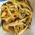実家暮らしの娘's cooksnap of when they made 超簡単♪キノコともやしのバターポン酢炒め.