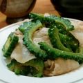 yukitarooo's cooksnap of when they made 豚しゃぶとゴーヤの醤油麹和え.