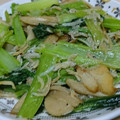 ぽちぼて's cooksnap of when they made 簡単☆小松菜と舞茸の味噌バターじゃこ炒め.