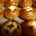 加奈ばあ's cooksnap of when they made クリームチーズの入った蜂蜜レーズンパン.