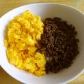 白猫同盟's cooksnap of when they made 鶏そぼろ丼.