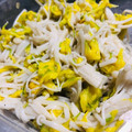 yurippii's cooksnap of when they made ＊菊とえのき茸の酢の物＊.