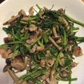 なか子's cooksnap of when they made せり＆しめじ＆豚肉炒め.