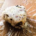 雛鳥と親鳥's cooksnap of when they made ☆ごま油香る 塩昆布ゆかり おにぎり.