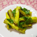 yasutonton's cooksnap of when they made さつまいもとセロリの葉塩炒め.