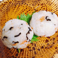 928るびすけ☆☆'s cooksnap of when they made 塩昆布と桜エビのおにぎり.