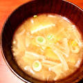azbjbn's cooksnap of when they made えのきと厚揚げの味噌汁.