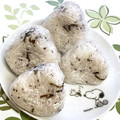ChunChun☆≡'s cooksnap of when they made ゆかりと塩昆布のおにぎり.