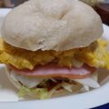 しとたいち's cooksnap of when they made ランチに♪コストコベーグルで定番サンド♪.
