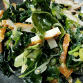 クックXZZ6G4☆'s cooksnap of when they made 簡単安い！ちくわとみつば、わかめの和え物.