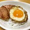 maarine's cooksnap of when they made 半熟目玉焼き焦がしバター醤油ハムエッグ丼.