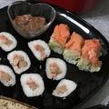 akochan215's cooksnap of when they made 簡単サーモン＆アボカド＆クリチ押し寿司♪.