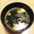 take♪aki♪'s cooksnap of when they made 塩蔵わかめと豆富の味噌汁.