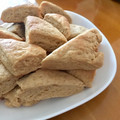 クックRI12MF☆'s cooksnap of when they made 簡単！きなこと黒ごまの和風スコーン.