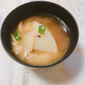yesmama's cooksnap of when they made 我が家の定番☆カブと油揚げの味噌汁.
