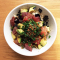 caruga's cooksnap of when they made アボカド&マグロ丼★アジア風.