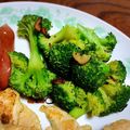 はにぴこ's cooksnap of when they made 付け合わせにブロッコリーのペペロンチーノ.