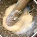 ばたみそーぱん☆'s cooksnap of when they made もち自家製（炊飯器と綿棒ともち取り粉）.