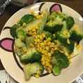 おねんどお母さん's cooksnap of when they made 缶詰コーンとブロッコリーのバター醤油炒め.