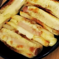 はるくんラブ's cooksnap of when they made 簡単☆ちくわの魚肉ソーセージチーズ焼き.