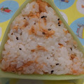 あゆたっくん's cooksnap of when they made 鮭とごま塩のおにぎり.