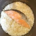 クック4NRZ4L☆'s cooksnap of when they made 鯛めし真似た簡単鮭めし.