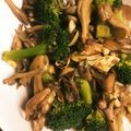 ＊にょにょん＊'s cooksnap of when they made 簡単＠ブロッコリーと舞茸のアンチョビ炒め.
