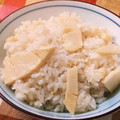 平野由南（ひらのゆな's cooksnap of when they made 筍ご飯　うどんスープの素＆松山あげ使用。.