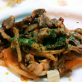hana＊kana's cooksnap of when they made 丼にも♪牛肉としめじのケチャマヨ炒め.