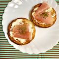 ふたごゆき's cooksnap of when they made イングリッシュマフィンの生ハムチーズ乗せ.