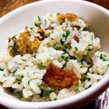 ちゃちゃまる26's cooksnap of when they made ✿鶏皮と青菜の混ぜご飯✿.