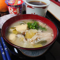 イチゴ、イチゴ。's cooksnap of when they made 青菜ときのこのみそ汁.