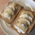 Yokchina's cooksnap of when they made ゴルゴンゾーラとりんごのトースト.