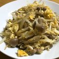 あーりータイムズ's cooksnap of when they made 78.5 円しめじともやしと卵の炒め物.