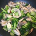 うぐいすたろうさるお's cooksnap of when they made カキのアヒージョでブロッコリー美味しく.