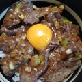 炊飯釜's cooksnap of when they made 簡単美味しいなレモン醤油牛ハラミ丼.