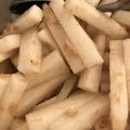 なつちはママ's cooksnap of when they made ごま油と塩で大根サラダ.