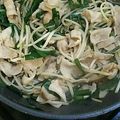 クックLHY3HR☆'s cooksnap of when they made 給料日前救済メニュー！豚ニラもやし炒め.