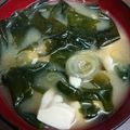 tolatte's cooksnap of when they made 【基本】豆腐とわかめとねぎのおみそ汁.