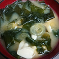 tolatte's cooksnap of when they made 【基本】豆腐とわかめとねぎのおみそ汁.