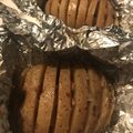 Yokchina's cooksnap of when they made ベーコンガーリックハッセルバック ポテト.