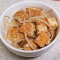 イルカ凡's cooksnap of when they made やみつき♡もやしと厚揚げのオイマヨ卵炒め.