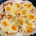 ayamihaママ's cooksnap of when they made 余ったお餅deゆで卵とベーコンの餅ピザ.