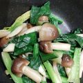 TYSK's cooksnap of when they made きのことホウレン草のめんつゆバターソテー.