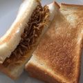 amileamila's cooksnap of when they made ポロポロしにくい焼きそばサンド.